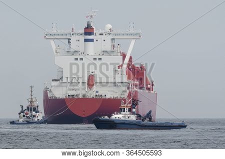 Lng Tanker - Red Ship Flows In Tug Insurance