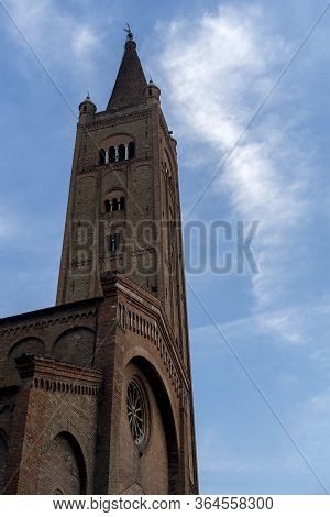 Historic Aurelio Saffi Square In Forli, Emilia Romagna, Italy: Facade Of San Mercuriale