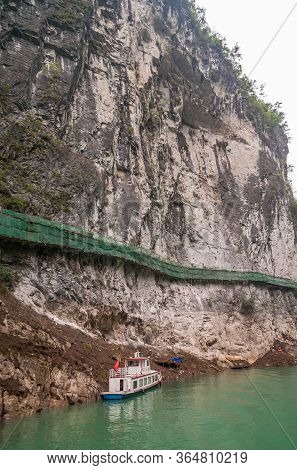 Wuchan, China - May 7, 2010: Dawu Or Misty Gorge On Daning River. Boat And Plank Pathway With Green 