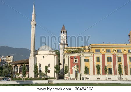 Ethem Bey มัสยิดและหอนาฬิกาใน Skanderbeg สแควร์ติรานา