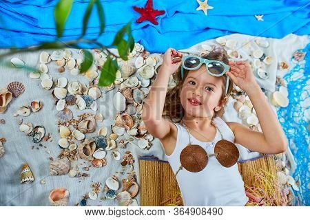 Little Girl Imitates Havaii Vacation At Home Quarantine.