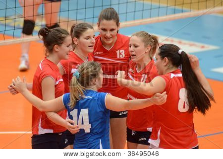 KAPOSVAR, Ungheria - 22 aprile: XI Budai players celebrate presso il gioco di pallavolo Campionato ungherese I. 