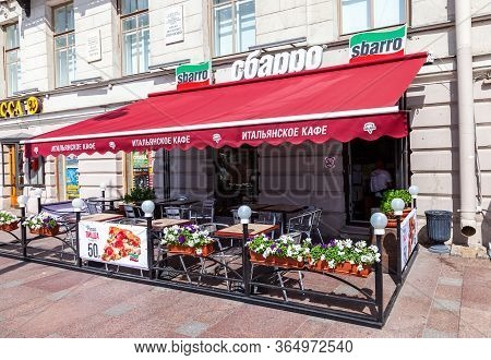 St Petersburg, Russia - August 5, 2015: Traditional Summer Street Italian Cafe Sbarro In Summer Sunn