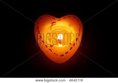 Egy lobogó szív gyertya