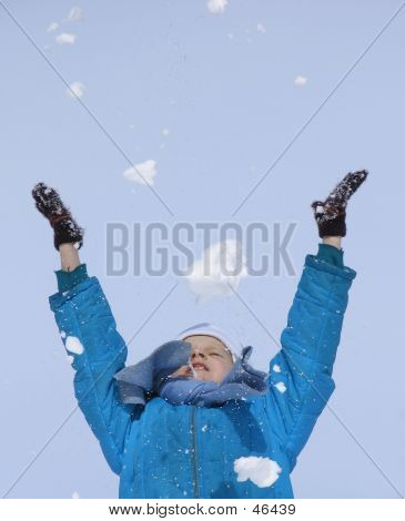 Hraje dívka