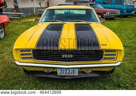 Des Moines, Ia - July 01, 2022: High Perspective Front View Of A 1969 Chevrolet Camaro Rs Hardtop Co