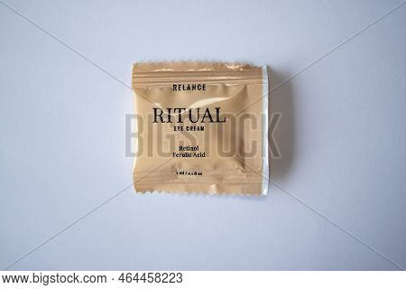 Irpen, Ukraine, Oktober 23 20222, Relance Retinol Ferulic Acid Eye Cream Sample, Illustrative Editor