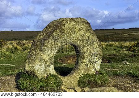Men-an-tol Known As Men An Toll Or Crick Stone - Small Formation Of Standing Stones In Cornwall, Uni