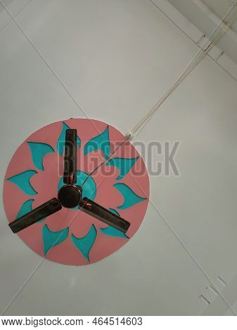 Simple Ceiling Fan Design In Room Rcc