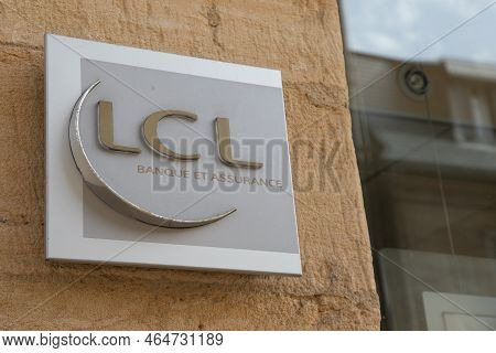 Bordeaux , Aquitaine  France - 04 10 2022  : Lcl Banque Logo Sign And Brand Text French Bank Signage