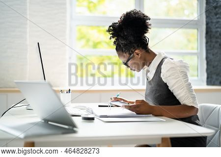 Financial Business Accountant And Professional Auditor Advisor