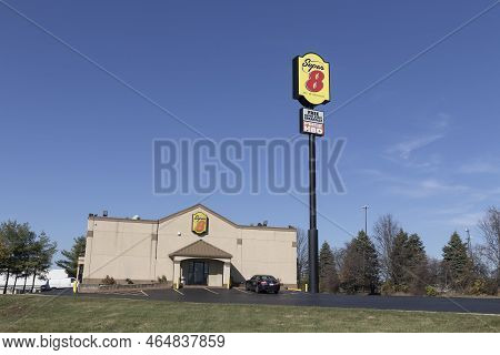 Brownsburg - Circa November 2022: Super 8 Motel. Super 8 Is A Subsidiary Of Wyndham Worldwide.