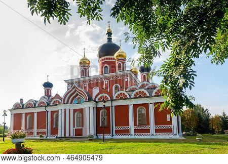 Cathedral Of The Resurrection Of Christ (1692-1696), An Orthodox Church In Staraya Russa, Russia