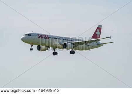Zurich, Switzerland, May 20, 2022 Swiss International Airlines Airbus A321-111 Aircraft On Its Final