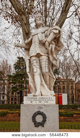 Statue von Graf Fernan Gonzalez (ca. 1753).  Madrid, Spanien