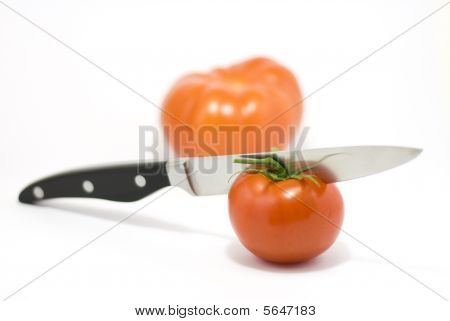 Nóż i pomidorów