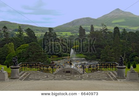 Vista dalla terrazza del giardino a Powerscourt