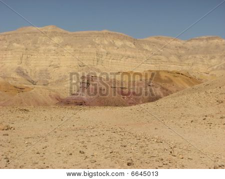 Necef Çölü'nde krater