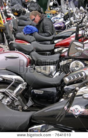 Motorräder und ein biker