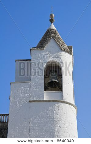 Kostel sv Antonio Trullo. Alberobello. Apulie.