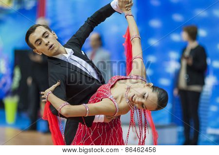 Minsk, Belarus-february 14, 2015: Unidentified Professional Dance Couple Performs Youth-2 Standard E