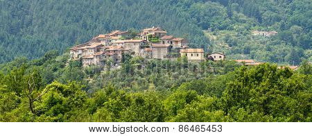 Regnano, Old Village In Tuscany