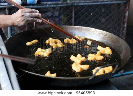 Chinese tradition deep fired bread stick snack in big pan