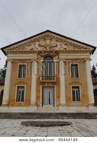The symmetrical Maser villa