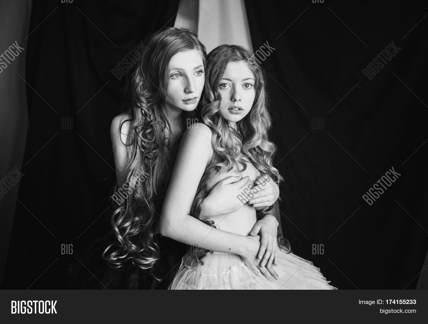 Zwarte lesbiennes zoenen Fotos