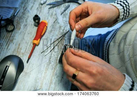Male Hands Fill Cotton Wool For The E-cigarette. After-sales Service Of The Electronic Cigarette. En