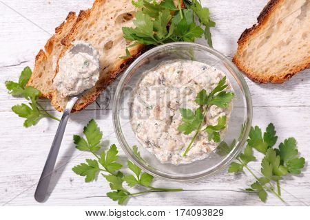bread with rillettes