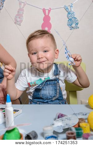 mother with kid paint and drawing have time togather