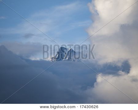 Huipulle Mount Kangchenjunga (8,586 m) maakunnassa Sikkim, Intia