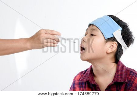 Boy Sick Use Termometer