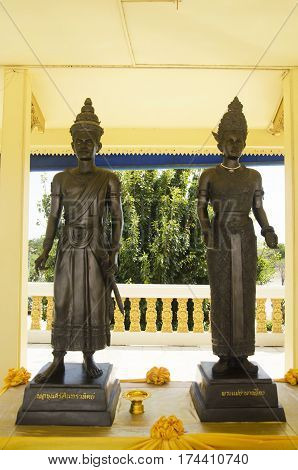 King Sri Indraditya or Pho Khun Si Inthrathit and Queen Sueang statue for people and visit and pray at Wat Muang temple on January 25 2017 in Ang Thong Thailand