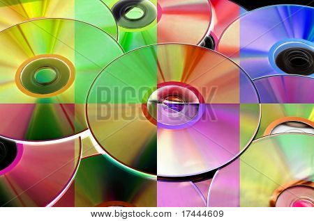 närbild av en hög med CD, CD-ROM och DVD
