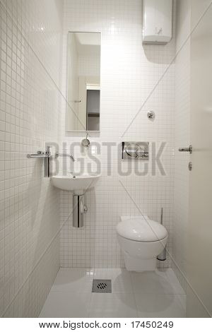 白のトイレのインテリア