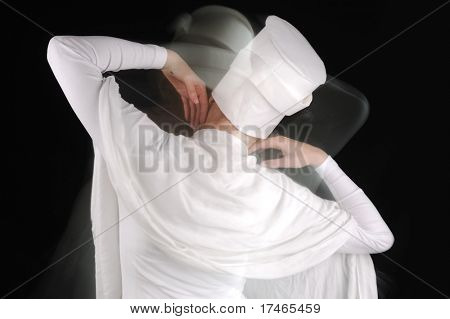 Sufi kvindelige dans, hvid på sort, motion blur