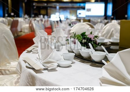indoor dinner table with no body in the luxury wedding ceremony.
