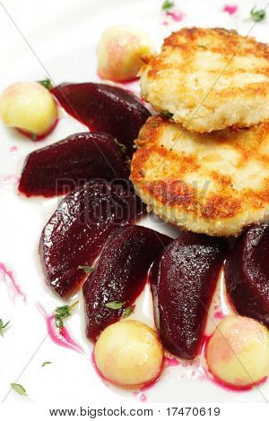 Confit de galinha (rolos de frango) com beterraba em conserva