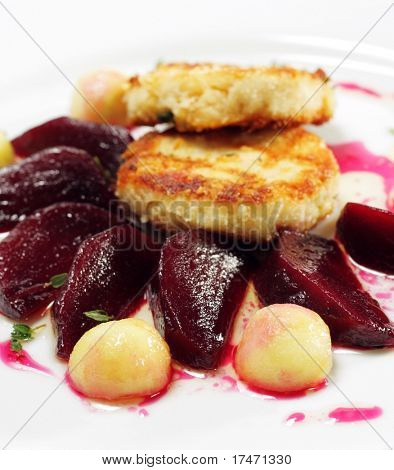 Confit de galinha (rolos de frango) com beterraba em conserva