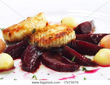 Confit de galinha (rolos de frango) com beterraba em conserva
