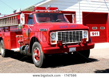 Camion dei pompieri rurale