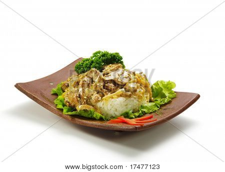 日本料理米とキノコのクリーム煮込み豚肉。サラダの葉 Parsle を添えてください。