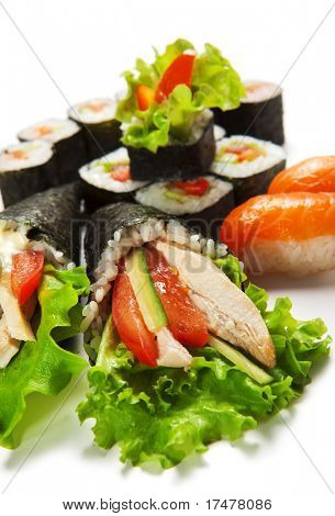 Sushi Set - Maki Sushi farklı türleri ve el rulo suşi (temaki)