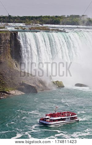 Beautiful Picture With A Ship And Amazing Niagara Waterfall