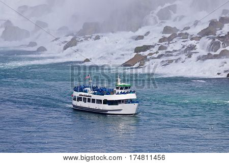 Beautiful Isolated Photo Of A Ship Near Amazing Niagara Waterfall