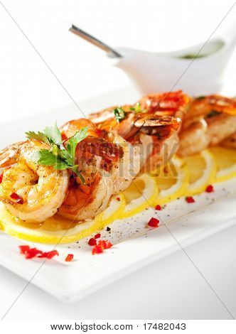 ผัดกุ้งในมะนาวสดราดซอส