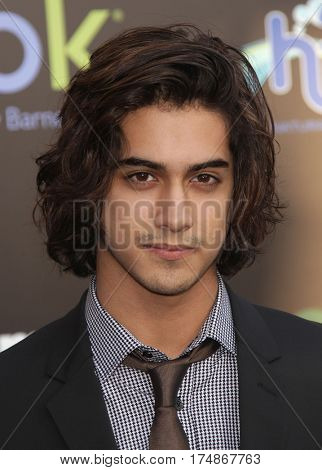 LOS ANGELES - MAR 12:  AVAN JOGIA arrives for the 