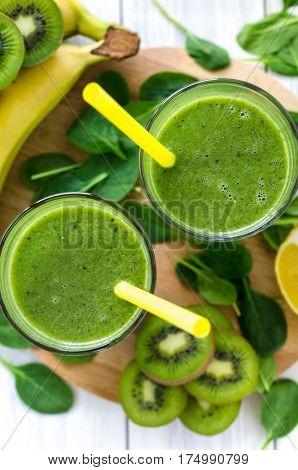 Fresh And Healthy Green Smoothie  With Spinach,banana, Kiwi